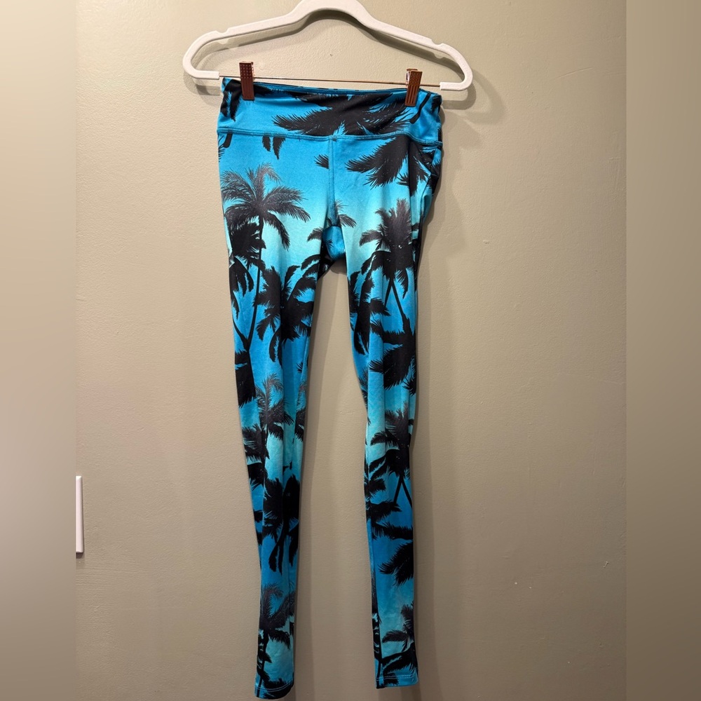 FOREVER 21 Tropical Print Leggings